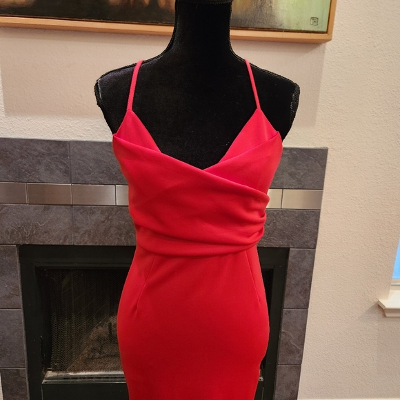 Red Mermaid Stretch Evening Gown & Faux Fur Stole Size 6 - Picture 4 of 7